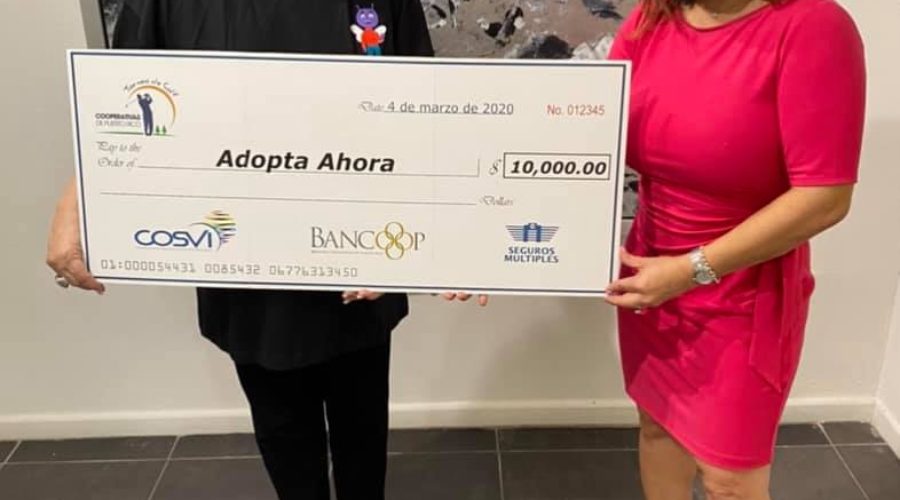 Entrega de donativo por Cooperativas de Puerto Rico